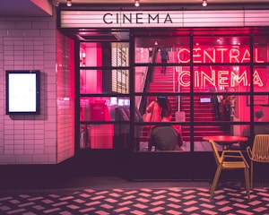 短剧《办公室故事》海报 - 现代办公室场景
